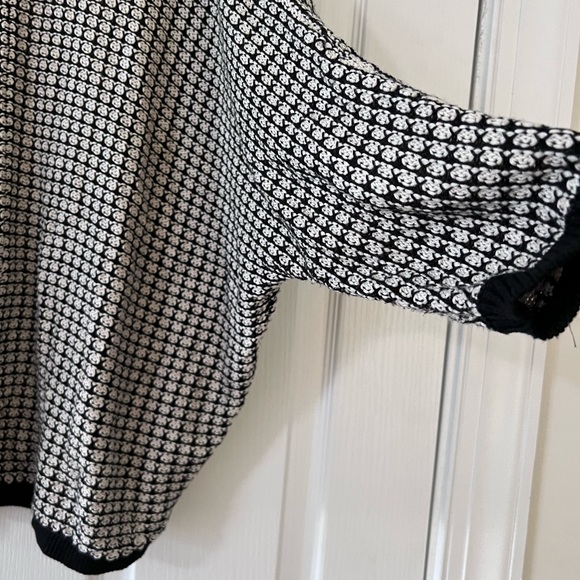 Ann Taylor LOFT sweater. Great transitional piece. Size xsmall - Picture 8 of 8